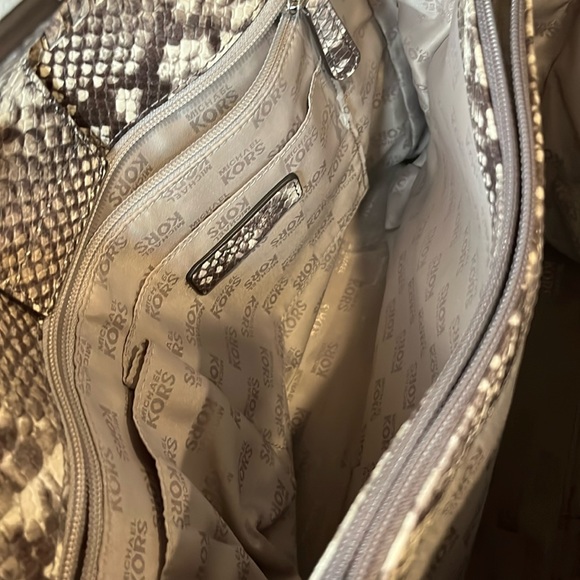 Michael Kors BUNDLE- Hamilton Python Tote Bag, Matching Wallet & NWT Dust bag - Picture 6 of 16